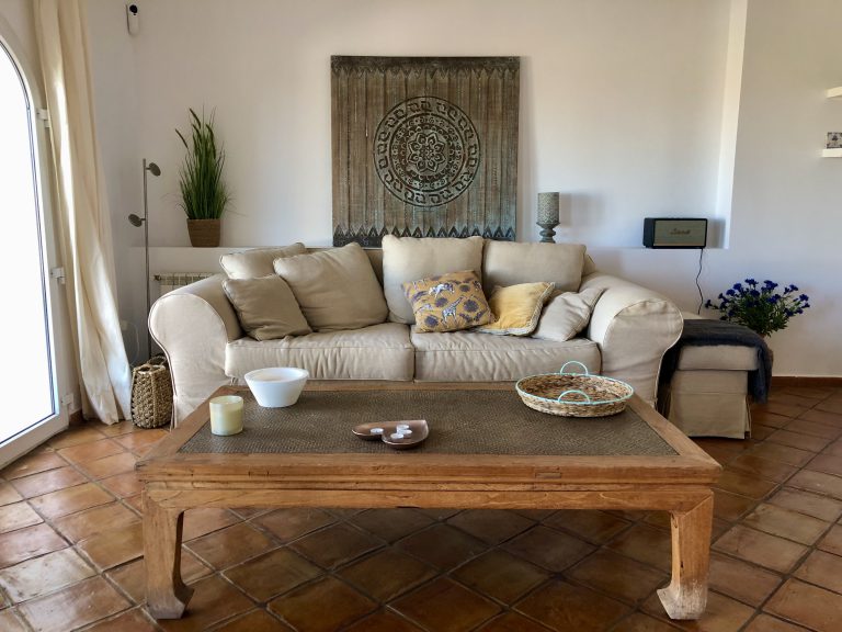Living room with sofa at Villa Orquídea in Dénia
