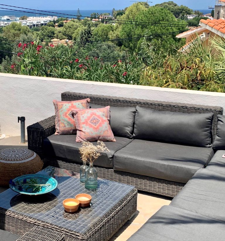 Outdoor lounge area with mountain views at Villa Orquídea in Dénia
