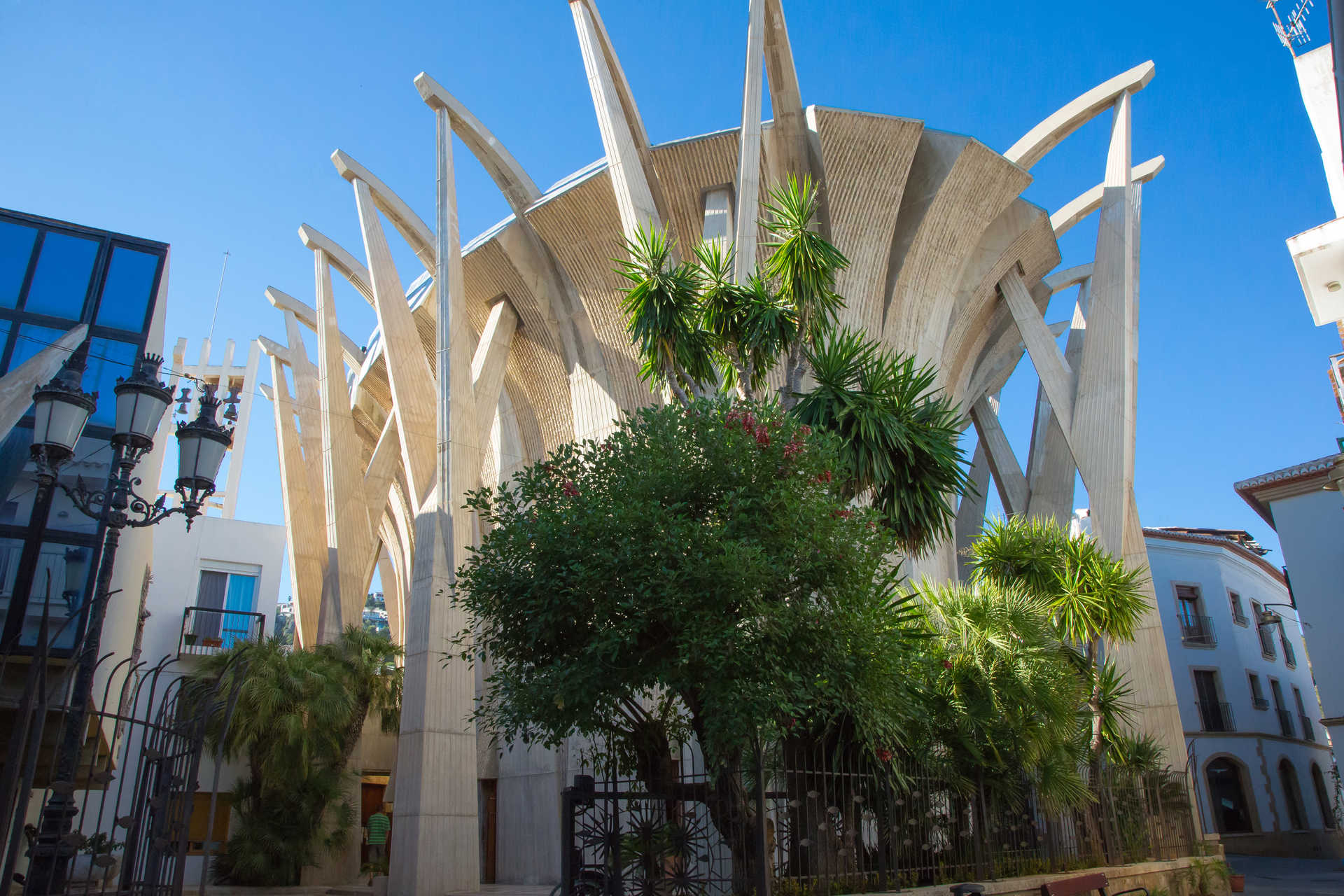 Modern architectural building in Jávea with Mediterranean design