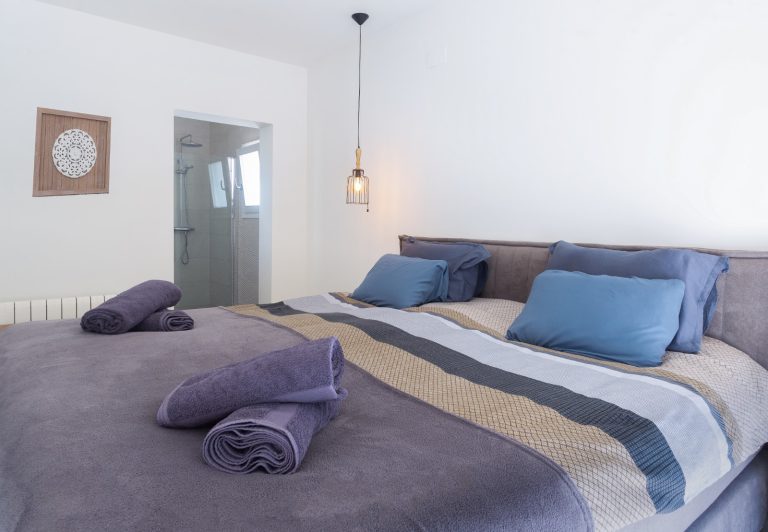 Bedroom with natural light at Villa Vino in Pedreguer