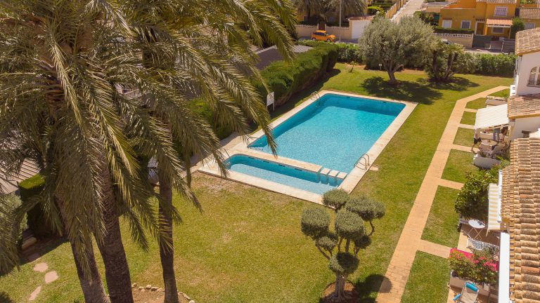 Aerial view of the swimming pool at the Retiro Sol complex in Dénia
