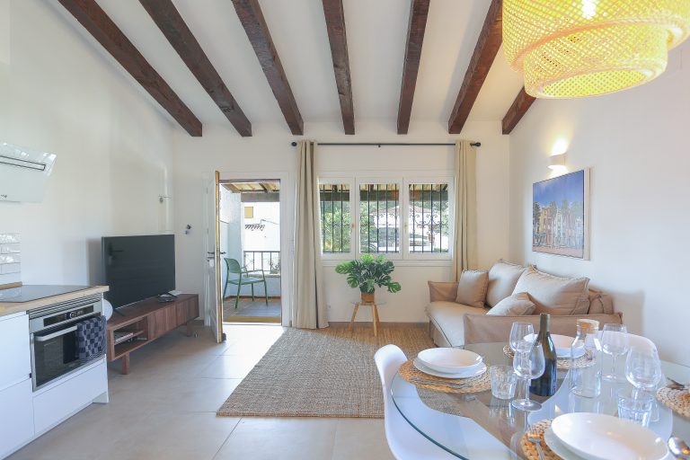 Living room with terrace doors at apartment Montesol in Dénia