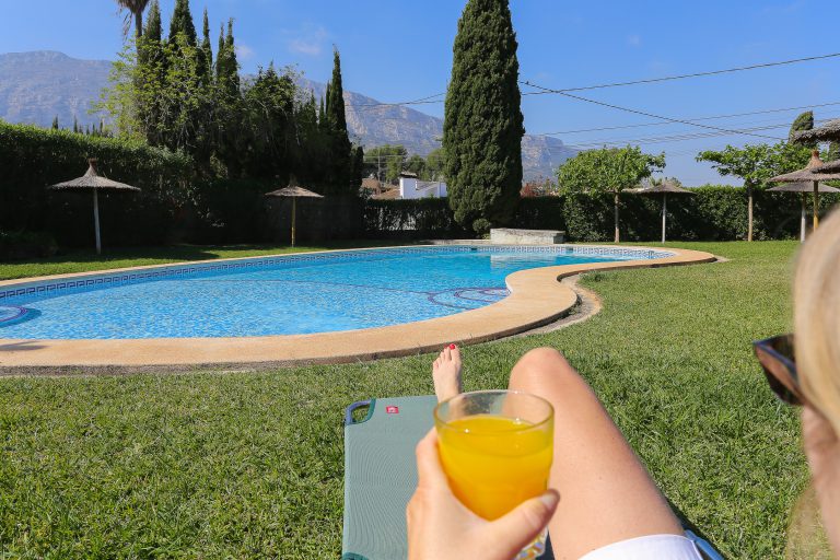 Pool and garden area at apartment Montesol in Dénia