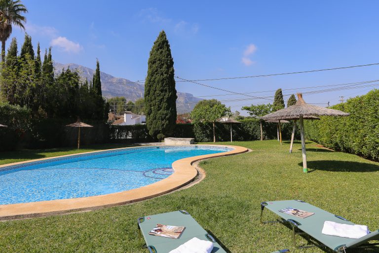 Pool and garden area at apartment Montesol in Dénia