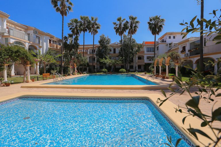 Large communal pool at apartment El Patio in Dénia