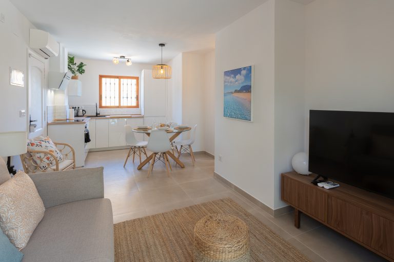 Living room and dining area at apartment El Patio in Dénia