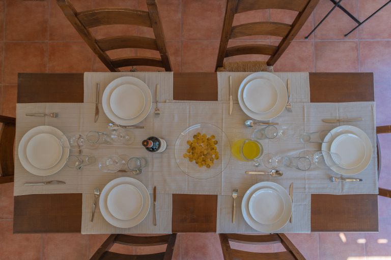 Wine and breakfast table on the terrace at Villa Casa Joni in Orba