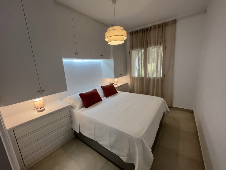 Bedroom with double bed at apartment Al Khalif 2 near Dénia