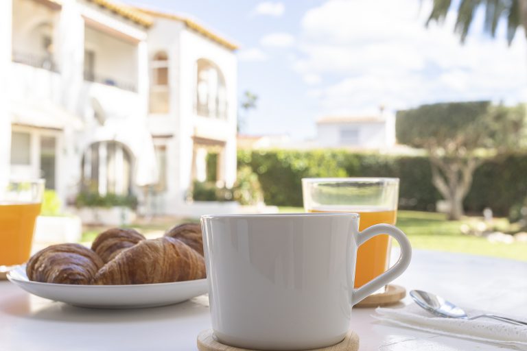 Terrace view towards the Retiro Sol complex in Dénia