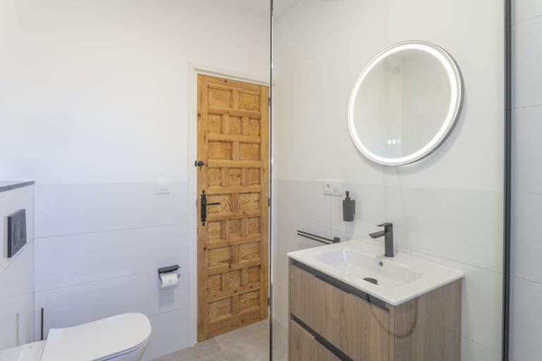 Bathroom sink and mirror at apartment Retiro Sol B01 in Dénia