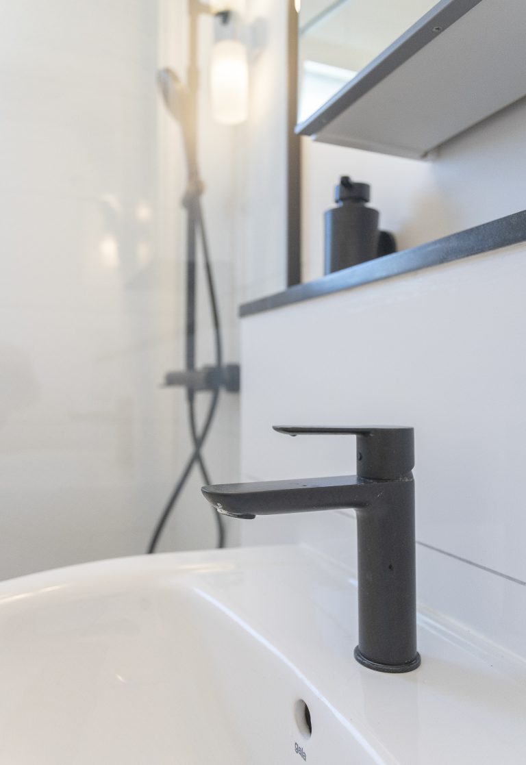 Bathroom with sink and shower at apartment Retiro Sol A1 in Dénia