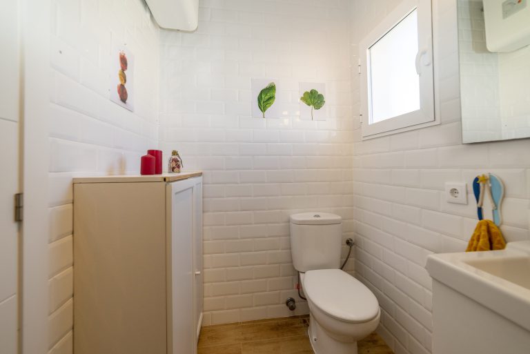 Bathroom with sink and shower at apartment Retiro Sol A05 in Dénia