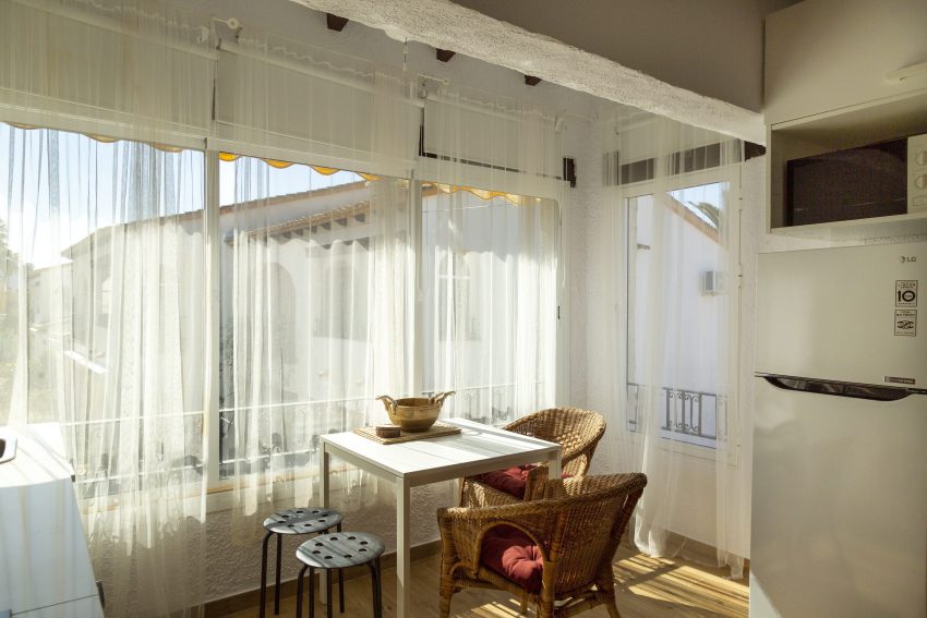 Kitchen with appliances at apartment Retiro Sol A05 in Dénia