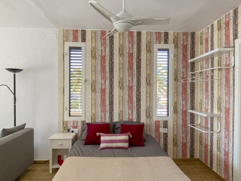 Bedroom with double bed at apartment Retiro Sol A05 in Dénia