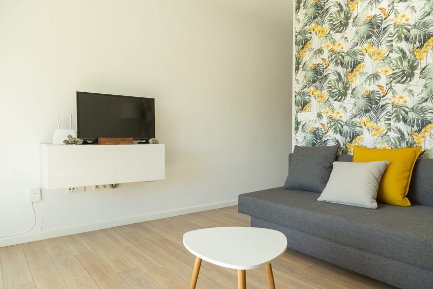 Seating area with wall decoration at apartment Retiro Sol A09 in Dénia