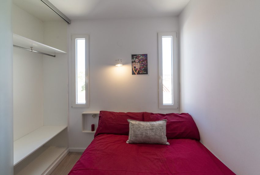 Bedroom with natural light at apartment Retiro Sol A09 in Dénia
