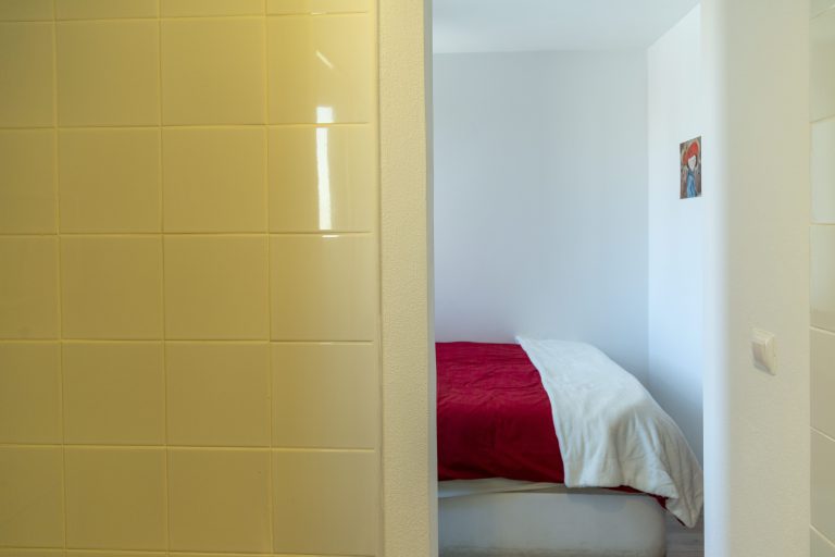 Bedroom with single bed at apartment Retiro Sol A09 in Dénia