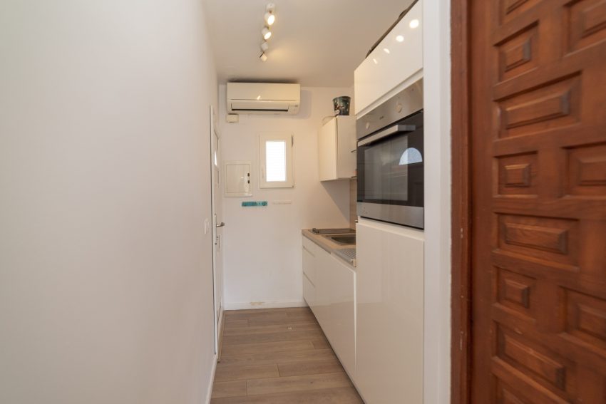 Corridor leading to the rooms at apartment Retiro Sol A09 in Dénia