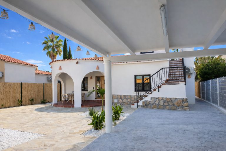Terrace of Villa Casa Enate in Els Poblets, Costa Blanca