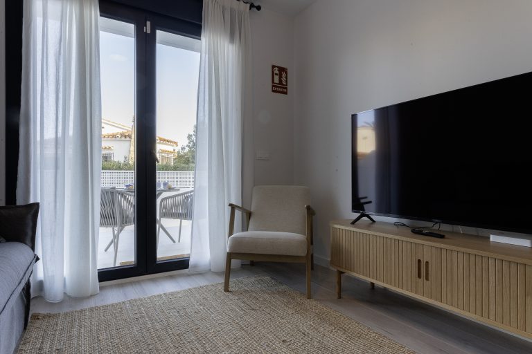 Living room with TV in Casa Valys