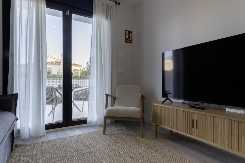 Living room with TV in Casa Valys