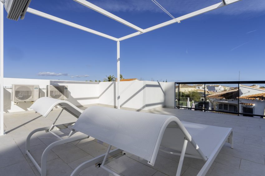 Sunny terrace of holiday rental in Els Poblets